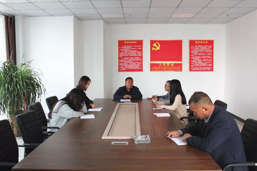 中鐵國投建設有限公司開展“不忘初心、牢記使命”黨課講座