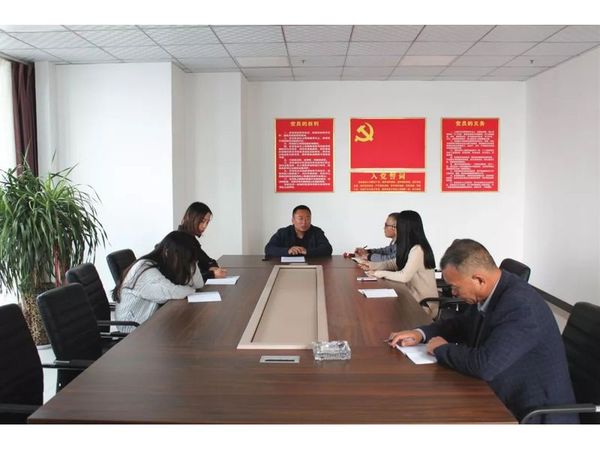 中鐵國投建設(shè)有限公司開展“不忘初心、牢記使命”黨課講座