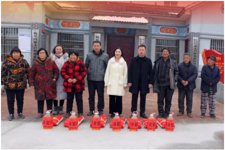 中鐵國投：節(jié)前慰問貧困戶 拳拳愛心送溫暖