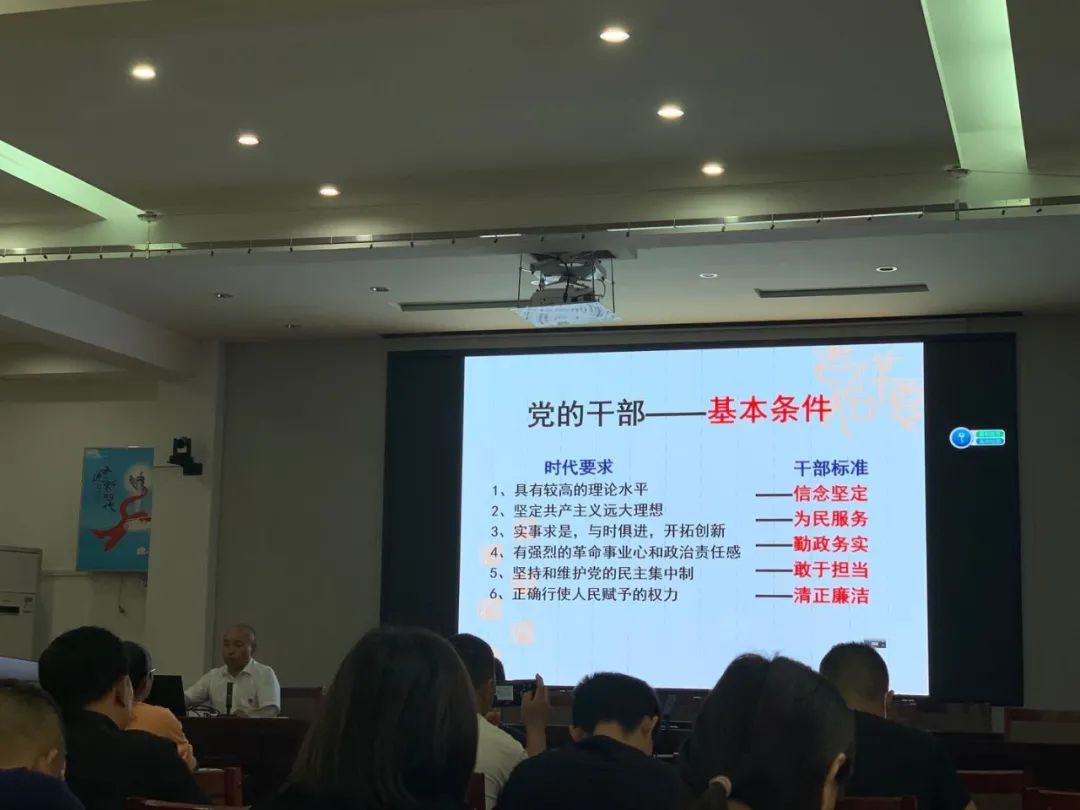堅定理想信念，堅守初心使命，鑄牢共產(chǎn)黨人之魄